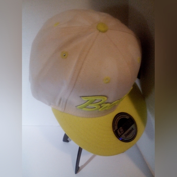 50%off BROOKLYN ORIGINAL SNAPBACK CAP LIME GREEN VISOR AND INSIGNIA DISPLAY I… - Picture 3 of 8
